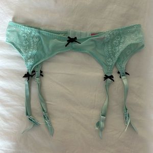 NWOT Betsey Johnson Garter